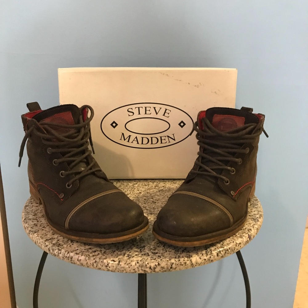 Boots - Picture 2 of 6